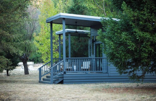 Kelseyville Cabaña | Double Queen Cottage - Centro de retiro de bienestar Mandala Springs