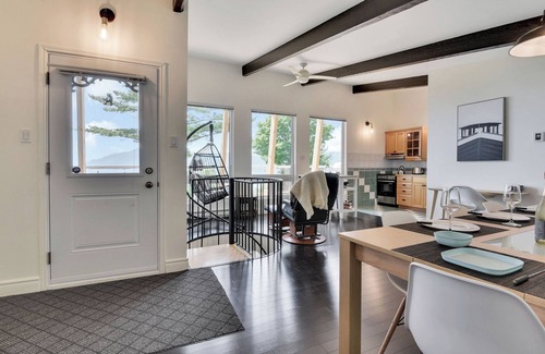 Baie-St-Paul Casa | Cottage with water view and hot tub - Le pin blanc