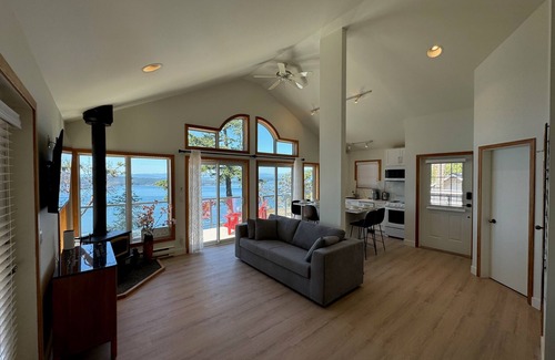 Pender Island Cabina | Cottage with West Suite at Sahhali on the Bluffs