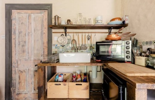Camborne Cabaña | Cottage/Wood Burner Long Stays Welcome