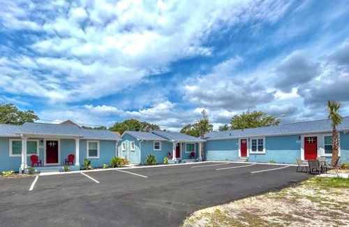 Atlantic Beach Casa | Cottages @ Pearl Beach -Walk to Beach-Suite C
