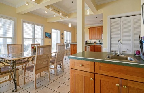 Ocean Isle Beach Condominio | "PLAYA HA TENIDO" NUEVO LISTADO! Vista al mar-club de piscina-directamente a través de acceso a la playa