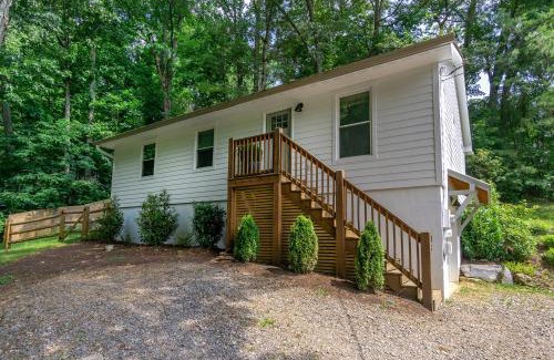 Asheville Casa | Cottontail Cottage Pet-friendly, Fire Pit & 10 Min. to Downtown AVL!
