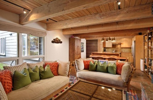 Aspen Casa | Cottonwoods Unit 1C, Downtown Condo with Upgraded Kitchen & Bathrooms