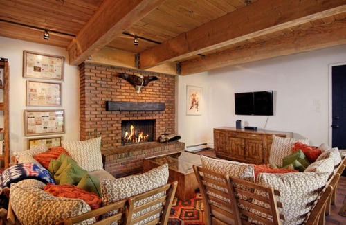 Aspen Casa | Cottonwoods Unit 1C, Downtown Condo with Upgraded Kitchen & Bathrooms