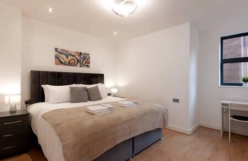 Coulsdon West Apartamento | Coulsdon - Entire 2BR Flat with Terrace - Walk to Station