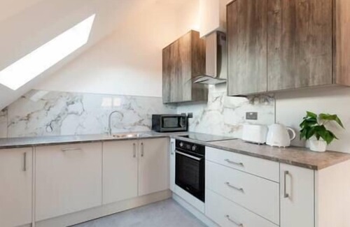 Coulsdon West Apartamento | Coulsdon -Entire 3BR Flat, Covered Balcony - Walk to Station
