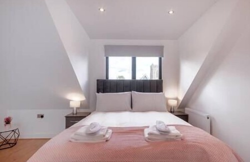 Coulsdon West Apartamento | Coulsdon - Entire Studio, Covered Balcony - Walk to Station