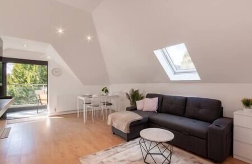 Coulsdon West Apartamento | Coulsdon - Entire Studio, Covered Balcony - Walk to Station
