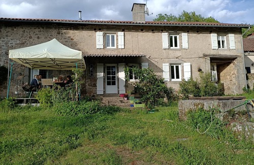Saint-Barthelemy-de-Bussiere Casa | Country house (jacuzzi/terrace/park/hiking/mushrooms)