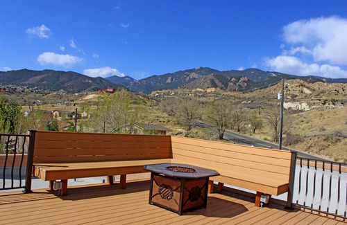 Colorado Springs Casa | Counting Stars Adobe, hermosa terraza privada en la azotea, disponibilidad en mayo