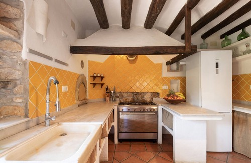Els Hostalets de Pierola Casa | Casa rural 'La Isla Verde' con vistas a la montaña, piscina privada y Wi-Fi