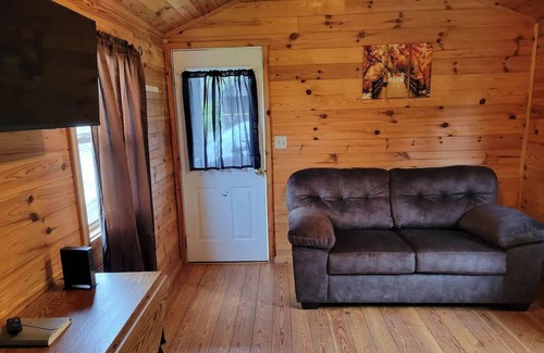 Cowanesque Cabaña | Country Cabin Getaway