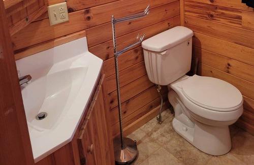 Cowanesque Cabaña | Country Cabin Getaway
