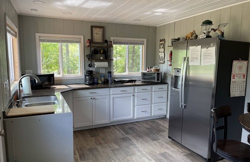 Abbeville Cabina | Country Cabin on Pond Hosted by Randy and Max