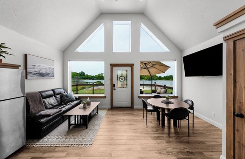 Point Casa | Country Cabin With King bed, Loft and Beach! #1