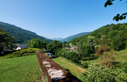 Arvillard Villa | Castillo rural 'Chateau D'escart' con vistas a la montaña, piscina privada y Wi-Fi