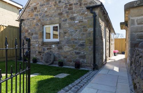 Hulme End Casa | Country Cottage with Hot Tub - pre-heated for your arrival