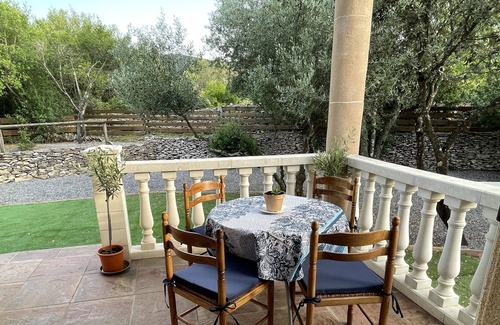 Sauve Cabaña | Country Cottage with Private Garden, Shared Pool and Walk to Medieveal Village