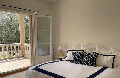 Sauve Cabaña | Country Cottage with Private Garden, Shared Pool and Walk to Medieveal Village