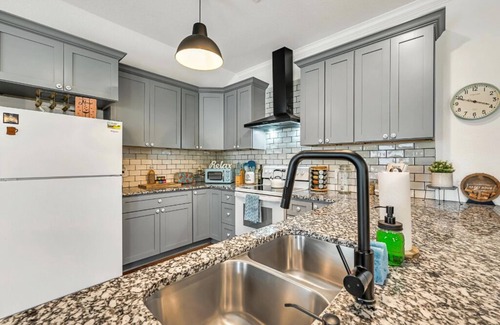 Waco Casa | Country Cutie at Magnolia - Family & Pet Friendly, QR Code Walk-Thru Tour!