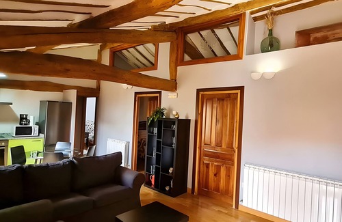 Cuzcurrita de Río Tirón Casa | Casa rural 'La Viña 2' con terraza compartida, jardín compartido y Wi-Fi
