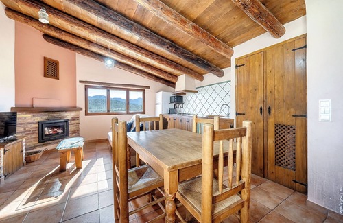 Peñarroya de Tastavins Casa | Casa rural 'La Sala' con vistas a la montaña, piscina compartida y Wi-Fi