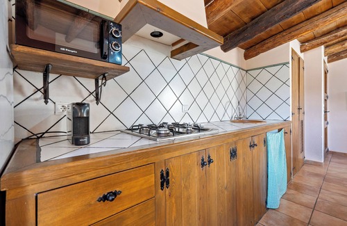 Peñarroya de Tastavins Casa | Casa rural 'La Sala' con vistas a la montaña, piscina compartida y Wi-Fi