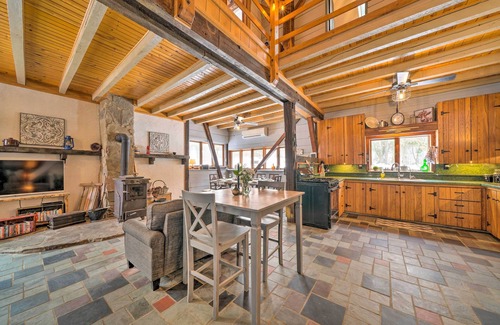 Cambridge Springs Cabaña | Country Escape w/ Fire Pit Near French Creek!