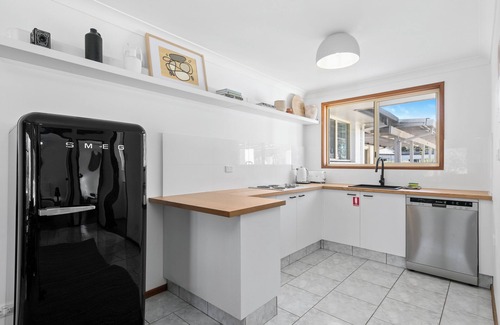 Lovedale Casa | Country Estate in hunter valley with 23 rooms, 2 heated pools, basketball court