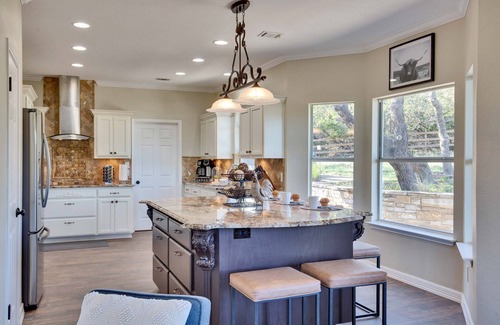 West Cave Estates Casa | Country Estate with Hot Tub On Several Private Acres Minutes From Downtown DS!