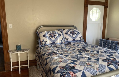 Barton County Otro | Country farmhouse 7 miles from Lamar, Missouri.
