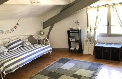 Monflanquin Otro | Country Farmhouse set in Prune orchards
