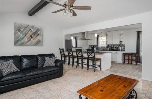 Leander Casa | Country Feel with Huge Backyard, firepit, cornhole games, grill, volleyball court, next to train