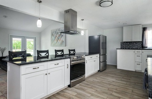 Leander Casa | Country Feel with Huge Backyard, firepit, cornhole games, grill, volleyball court, next to train