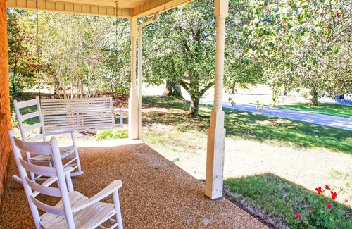 Catawba Casa | Country Getaway: 3BD/1BA: Close to Lake Norman