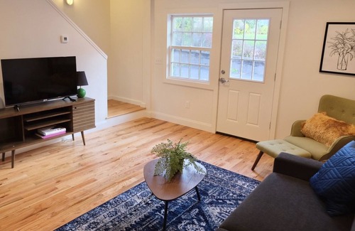 Newtown Condominio | Country Getaway in Historic Inn
