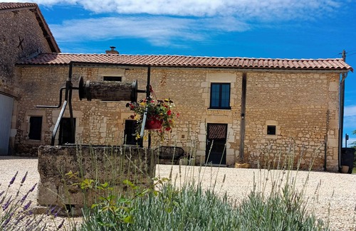 Charras Cabaña | Country gîte with its animals, horses, goats, pigs and poultry