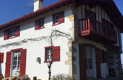 Saint-Pee-sur-Nivelle Casa | Country house, 6 km from the beach, at the foot of La Rhune.