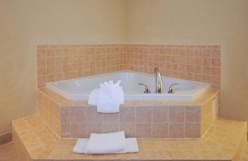 Forest Park Hotel | Country Hearth Inn & Suites