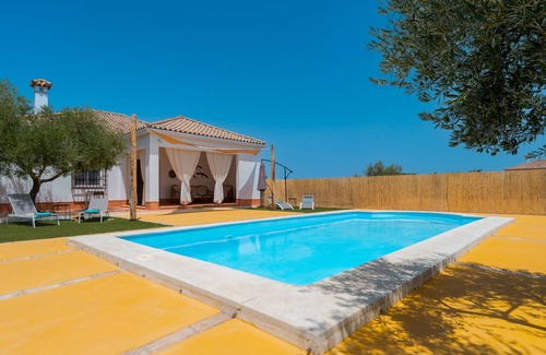 Marchena Casa | Casa Rural 'La Alquería' con Piscina Privada, Wi-Fi y Aire Acondicionado