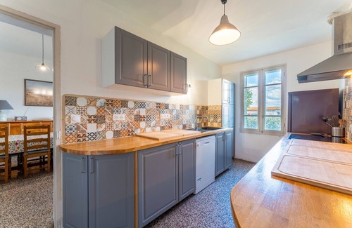 Saint-Martin-de-Crau Casa | Casa rural "Le Chambonnet" con jardín privado y Wi-Fi