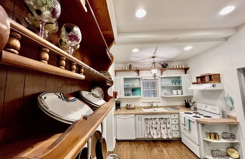 Medina Casa | Country home at scenic Hill Country crossroads. Sleeps up to 10
