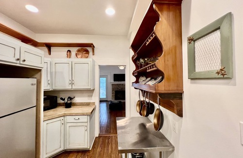 Medina Casa | Country home at scenic Hill Country crossroads. Sleeps up to 10