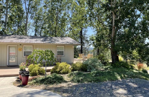 Nine Mile Falls Casa | Country Home (minutes from state park trails)