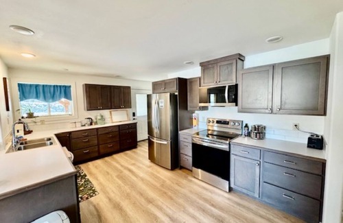 Tonasket Casa | Country home with Mountain View's, AC & fast WiFi