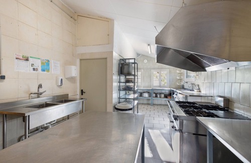 Pi Casa | Casa rural 'Cal Caló' con vistas a la montaña, piscina privada y Wi-Fi