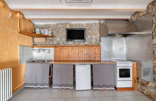 Pi Casa | Casa rural 'Cal Caló' con vistas a la montaña, piscina privada y Wi-Fi