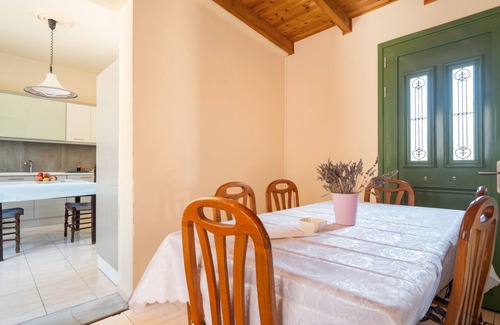 Mantzavinata Casa | Casa rural 'Avra' con terraza privada, Wi-Fi y aire acondicionado