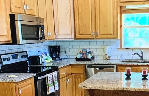 Sylva Casa | Country House by the Creek in Sylva/ Pet friendly!!!
